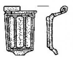FIB-41435 - Fibule émailléebronzeArc en forme de plaque rectangulaire (parfois avec une série de petits ergots sur les côtés), avec trois logettes émaillées longitudinales. Pied se terminant généralement un motif trilobé émaillé. 