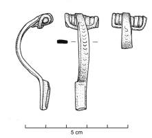 FIB-4502 - Fibule Böhme 38bbronzeFibule à arc étroit et rubanné, dont la tête s'enroule autour de l'axe d'un ressort à 6 ou 8 spires et corde interne; porte-ardillon allongé et massif.