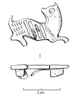 FIB-4631 - Fibule zoomorphe : chienbronzeTPQ : 50 - TAQ : 200Chien (?) courant à droite, la tête retournée en arrière; le corps est strié de bandes parallèles obliques, émaillées, et le pelage est par ailleurs indiqué par des alignements de petits arcs de cercles estampés.