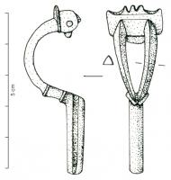 FIB-4788 - Fibule Böhme 26cbronzeFibule à arc bifide, couvre-ressort transversal protégeant un système d'articulation sur axe; relief festonné axial à la tête; porte-ardillon en étui et pied rectangulaire lisse, ou en feuille à deux pans (