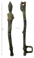 FMC-4015 - Moraillon de coffre, anthropomorphebronzeFermoir coulé en forme d'hermès : le sommet affecte la forme d'un buste et des parties génitales masculines apparaissent à mi-hauteur; décor incisé et estampé (petits cercles).