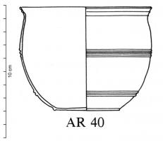 GOB-4025 - Gobelet AR 40verreTPQ : -30 - TAQ : 500Gobelet à panse subsphérique, lèvre oblique déversée ; fonc plat séparé de la panse par un bourrelet ; décor de deux groupes de filets parallèles meulés sur la panse.