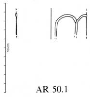 GOB-4038 - Gobelet AR 50.1verreTPQ : -30 - TAQ : 500Gobelet cylindrique haut ; la panse est ornée de filets rapportés en crosses, dessinant une succession d'arceaux.
