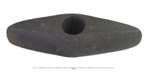 HCH-1202 - Hache perforéepierre dureTPQ : -1900 - TAQ : -1600Hache polie, bipenne (naviforme) ou non, perforée pour l'emmanchement.