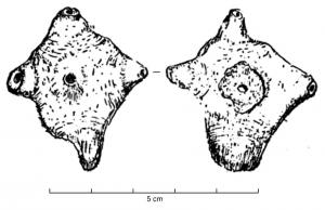 HOC-3001 - Hochetterre cuiteObjet en argile de forme cylindrique ; mamelons percés en têtières, en pointe et latéralement. Présence possible d'une ou de plusieurs perforations entre les mamelons