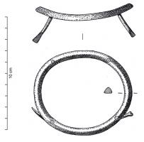 IND-1058 - Objet annulairebronzeGrand anneau incurvé, de section triangulaire, sur lequel sont serties quatre tiges à extrémité biseautée, réparties symétriquement sur l'anneau. 