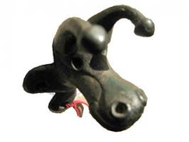IND-3020 - Applique zoomorphebronzePossible attache d'anse de seau laténien.
