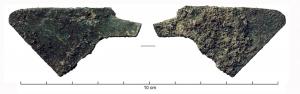 IND-4296 - Fragment de bronze indéterminébronzeFragment de forme quasi triangulaire. 