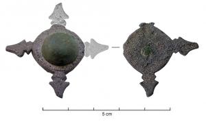 IND-4319 - Croix fléchéebronze ou cuivreObjet en forme de croix fléchée en bronze, surmontée d’une demie-sphère en cuivre rivetée.