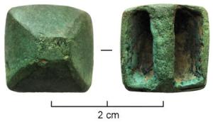 JHA-4009 - Passant pyramidalbronzePassant pyramidal, creux dessous avec une bélière plate.