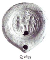 LMP-41157 - Lampe Loeschcke VIII Athéna et Poséidon terre cuiteLampe ronde à bec quasi incorporé. Médaillon décoré d'Athéna à droite face à Poséidon.