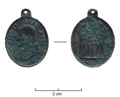 MER-9030 - Médaille Pie IX / Saints Pierre et PaulcuivreMédaille ovale avec bélière plate perforée. Sur une face : effigie et buste de profil de Pie IX « Pio IX PONT. MAX. », coiffé d'une calotte et portant une mosette. Sur l'autre face : effigie en pied de Saints Pierre et Paul « S. Petrus / S. Paulus ».