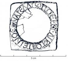 MRR-4031 - Miroir Lloyd-Morgan Group Y : en verre, cadre en plomb : Q. Licinios Touteinosplomb, verreTPQ : 200 - TAQ : 400Miroir en verre (éclat bombé) inséré dans un cadre en plomb, de forme carrée (à l'extérieur); inscription dans le cadre circulaire autour du verre, moulée : KY ΛΙK TOYTEΙNOC EN AΡEΛATΏ ΠOEΙ.