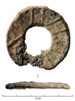 MRR-4105 - Miroir à cadre en plomb circulaireplombCouronne coulée, assez épaisse, avec un décor sur une seule face, l'arrière ne présente aucune trace visible.