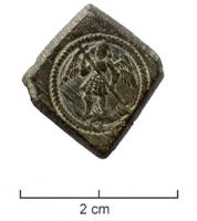 PDM-8014 - Poids monétaire : Edouard IV à Elisabeth (Angleterre), angel d'orbronzePoids carré, surface grossièrement abrasée ; A/ ange terrassant un dragon ; R/ lisse.