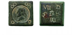 PDM-9045 - Poids monétaire : testonbronzePoids monétaire quadrangulaire, côtés biseautés : A/ portrait à gauche, dans un grènetis, encadré de deux paires de O et de deux paires de OO ; R/ VII D X LF couronné (André Le Franc, Lyon, 1648-1668).
