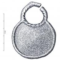 PDQ-1052 - Pendeloque circulairebronzeTPQ : -950 - TAQ : -750Pendeloque circulaire à pourtour nervuré ; bélière également circulaire, guillochée, directement liée à la pendeloque par débordement. 