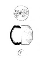 PDS-4406 - Poids sphérique (section), 2 unciae ϒBbronzeTPQ : 275 - TAQ : 350Poids en bronze coulé, en forme de sphère (ou section de sphère) avec deux faces horizontales; marque incrustée d'argent [[g B]], poids de 2 unciae (xxxxxx g).