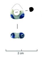 PRL-3577 - Perle annulaire gracile : décor d'yeux - type Ven. 506verrePerle annulaire gracile (D. perforation > D. section) en verre blanc opaque ; décor de trois yeux bourgeonnants en verre bleu, blanc et bleu.