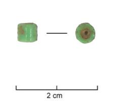 PRL-4182 - Perle tubulaire : verre opaque vertverreTPQ : 200 - TAQ : 450Perle d'une longueur égale ou supérieure à son diamètre : perle annulaire, cylindrique ou tubulaire, probablement découpée dans un cylindre, bords adoucis au feu ; teinte vert opaque, aspect lisse.