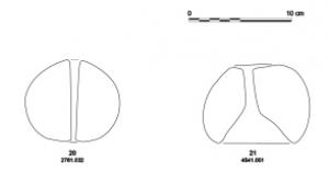 PSN-6002 - Peson sphériqueterre cuiteTPQ : 900 - TAQ : 1100Peson en céramique de forme sphérique ou s'approchant de la sphère, avec une perforation transversale, sur tout le diamètre de l'objet.