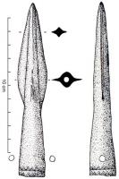 PTL-1008 - Pointe de lance à longue douillebronzePointe de lance de taille moyenne (longueur totale comprise entre 12 et 20 cm), à douille longue à deux perforations symétriques ; la partie de la douille située entre les aillerons est carénée; douille ornée de motifs géométriques divers.
