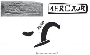 SIG-4049 - Empreinte antique de signaculum métallique sur amphore : MERCATORterre cuiteTPQ : -30 - TAQ : 300Empreinte antique d'un signaculum métallique sur anse d'amphore G4 : dans un cadre, MERCATOR.