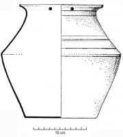 SIT-4026 - Situle bitronconiquebronzeSitule bitronconique, à carène marquée, l'épaule ornée de sillons parallèles tracés au tour; le bord et déversé et la lèvre légèrement redressée; trous sous le bord pour les attaches rivetées d'une anse; fond plat.