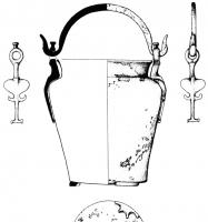 SIT-4033 - Situle de type Eggers 19bbronzeSitule tronconique, à col évasé, pourvue de supports coulés rapportés et d'une anse mobile dont les extrémités recourbées passent dans les anneaux de deux attaches en forme de feuilles sur crosses et longue tige verticale.