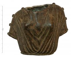 STE-4477 - Statue : femmebronzeStatue composite : le corps féminin est revêtu d'un chiton agrafé sur les épaules par une série de boutons.