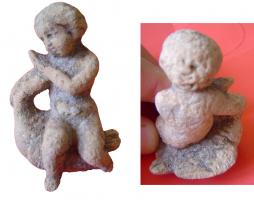 STE-9004 - Statuette : Eros - AmourplombAmour, sous la forme d'un jeune enfant nu, non ailé, assis sur une oie qu'il prend par le cou, comme pour lui parler à l'oreille.