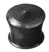 VTS-9002 - VentousebronzeObjet creux, comportant une vasque à fond plat ou légèrement arrondi, parfois équipé d'un bouton plus ou moins proéminent, une carène basse et un col tronconique, à peine évasé à l'ouverture; filets ornementaux au tour.