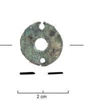 ACE-7040 - Applique circulaire ajourée : oeilletcuivreTôle circulaire dont le centre est ajouré d'un cercle. L'applique est plate avec deux perforations pour sa fixation.