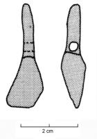 AML-4011 - Amulette : dent suspendue ou montéedentTPQ : 1 - TAQ : 400Amulette constituée d'une dent animale, soit percée à la racine d'un ou deux trous, pour être portée en pendentif, soit montée sur une gaine ou un fil servant à la suspendre. A Saint-Vulbas, la dent était fixée par le biais d'une encoche rectangulaire.