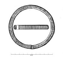 BRC-2105 - Bracelet ouvert à section semi-circulairebronzeBracelet ou anneau de jambe, de forme circulaire, ouvert à extrémités jointives; jonc massif à section semi-circulaire ou en D, orné d'incisions.