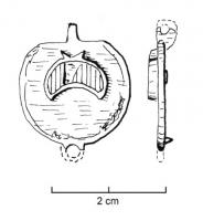 BTS-4109 - Boîte à sceau circulaire, lunulebronzeTPQ : 100 - TAQ : 300Boîte à sceau circulaire étamée, filet gravé sur le pourtour ; au centre, lunule rivetée, émaillée.