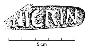 COV-4087 - Tuile estampillée NIGRIN ou NIGRINIterre cuiteTuile estampillée NICRIN ou NICRINI, pour NIGRINI, dans un cartouche rectangulaire.