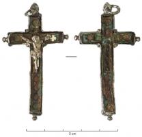 CRF-9014 - Crucifixbois, bronzeTPQ : 1600 - TAQ : 1850Crucifix en bois cerclé de bronze avec appliques métalliques.