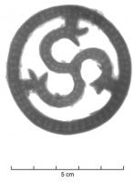 CTN-5006 - Rouelle de châtelaine, type Renner VIcuivrePlaque circulaire ajourée avec un triskel, souvent terminé par des têtes animales stylisées.