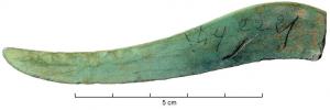 CTO-1042 - Couteau indéterminébronzeCouteau incomplet : objets fragmentaires qui ne peuvent être attribués à un type précis.