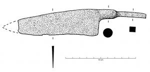 CTO-4084 - Couteau à soie renforcéeferCouteau à lame triangulaire, dos rectiligne ou légèrement incurvé, fil rectiligne ou sinusoïdal selon les cas ; soie de section rectangulaire pour manche en bois, avec un renflement dans la partie de la soie qui touche la lame. Parfois, rondelle à l'extrémité proximale de la soie, jouant le rôle de mitre.