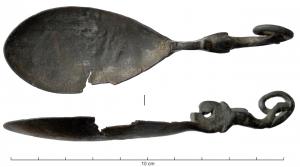 CUI-4029 - Cochlear à cuilleron ovoïdebronzeCuiller à cuilleron ovale, en forme de goutte; le manche marque un décrochement avec le plan du cuilleron : cet emplacement est marqué par une volute à laquelle succède le corps d'un dauphin.