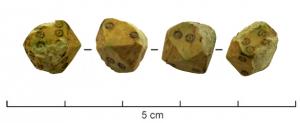 DEJ-4019 - Dé polyédriqueosTPQ : 1 - TAQ : 400Dé polyédrique à 14 faces obtenu à partir d'un cube aux coins abattus, et dont six faces portent un marquage de points oculés, de 1 à 6.