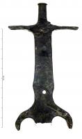 EPE-1065 - Epée courte ou poignard à poignée cruciformebronzeEpée à poignée plate (trous de rivets), surmontée d'un pommeau à deux appendices horizontaux et un autre dans l'axe de l'arme ; garde à pointes retombantes.