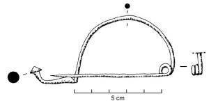 FIB-2048 - Fibule type Golfe du LionferFibule en fer dont le pied redressé se termine par un bouton conique. L'arc possède une section circulaire et le ressort, à deux ou trois spires est unilatéral.
