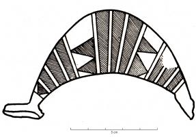 FIB-2060 - Fibule a sanguisugabronzeFibule à arc cintré renflé, refermé par dessous (mais une ouverture peut avoir été ménagée pour retirer le noyau de terre), décor de fines incisions sur toute la longueur de l'arc; ressort unilatéral, porte-ardillon court, en étrier.