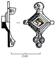 FIB-41186 - Fibule émailléebronzeTPQ : 140 - TAQ : 260Fibule assymétrique, à arc losangique à étages, émaillé au sommet d'une ou de deux loges losangiques; des disques émaillés ou simplement oculés prolongent les angles latéraux; on trouve un anneau crenelé (couronne) ou lisse à la tête; le pied est constitué d'un motif oculé, ou composé de 3 disques periphériques, disposés en triangle.