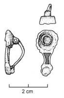FIB-4152 - Fibule skeuomorphe : patèrebronzeFibule émaillée en forme de patère ; l'extrémité du manche (émaillée ou non) est ronde.