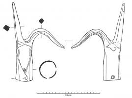 GAF-4002 - Gaffe ou arpiferTPQ : 1 - TAQ : 300Gaffe (crochet) à douille, associé à une pointe rectiligne, placée dans l'axe de la large douille.