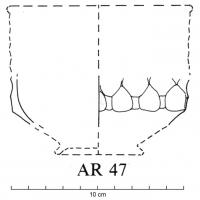 GOB-4034 - Gobelet AR 47verreGobelet cylindrique bas, sur fond tronconique ; le décor consiste en une juxtaposition d'ovales meulés.